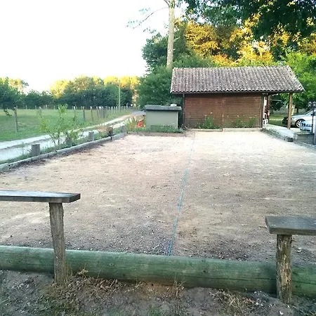 Familial Les D'uza 3* Uza