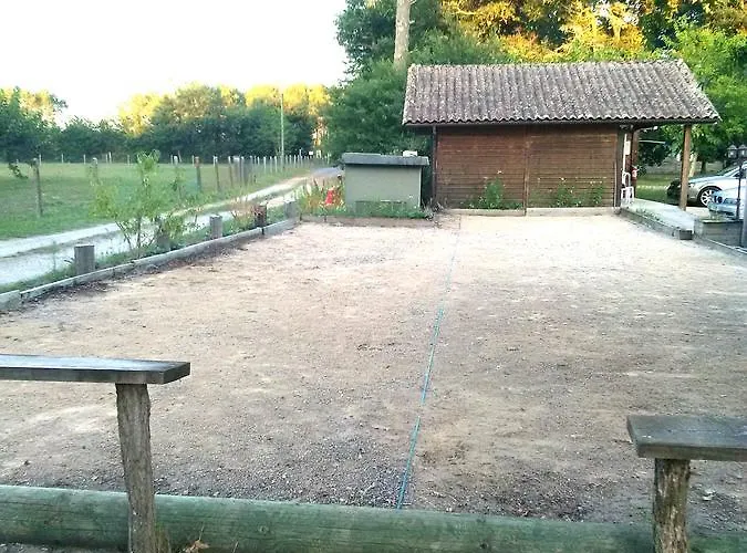 Familial Les D'uza 3* Uza